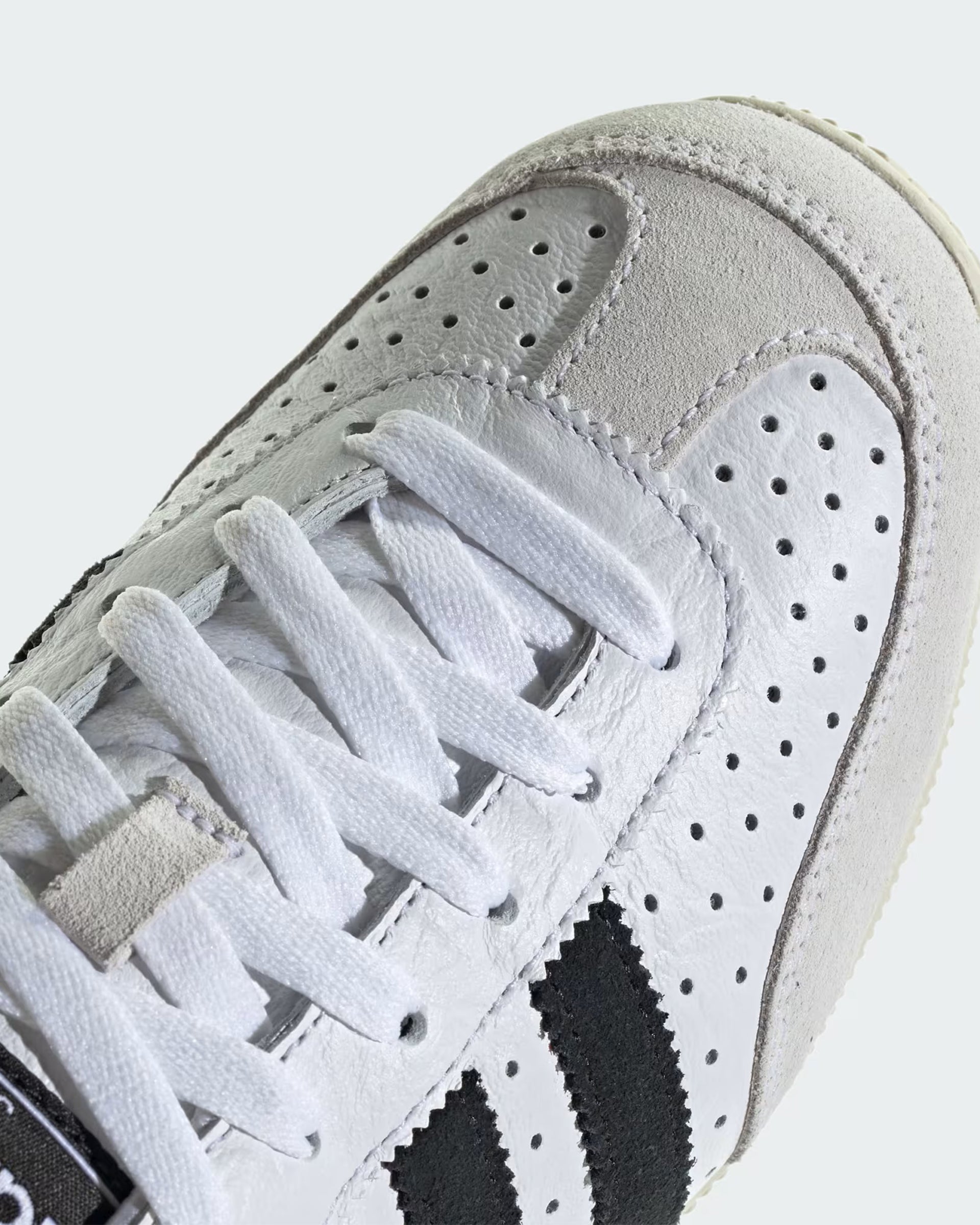 Women's Japan Shoe - Cloud White/Core Black/Gold Metallic – Jack's