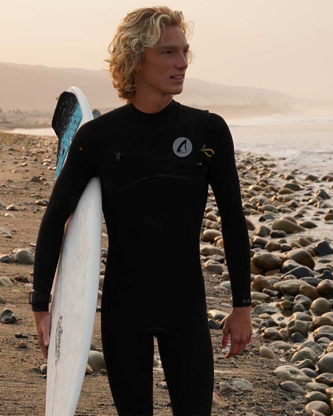 Isurus Evade 3/2mm chest-zip wetsuit