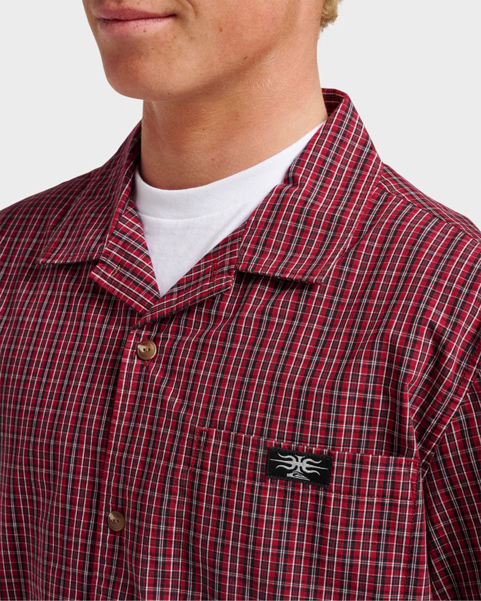 Quiksilver Men's Liquid Metal Short Sleeve Shirt Biking Red Quiksilver Men's Liquid Metal Short Sleeve Shirt Biking Red