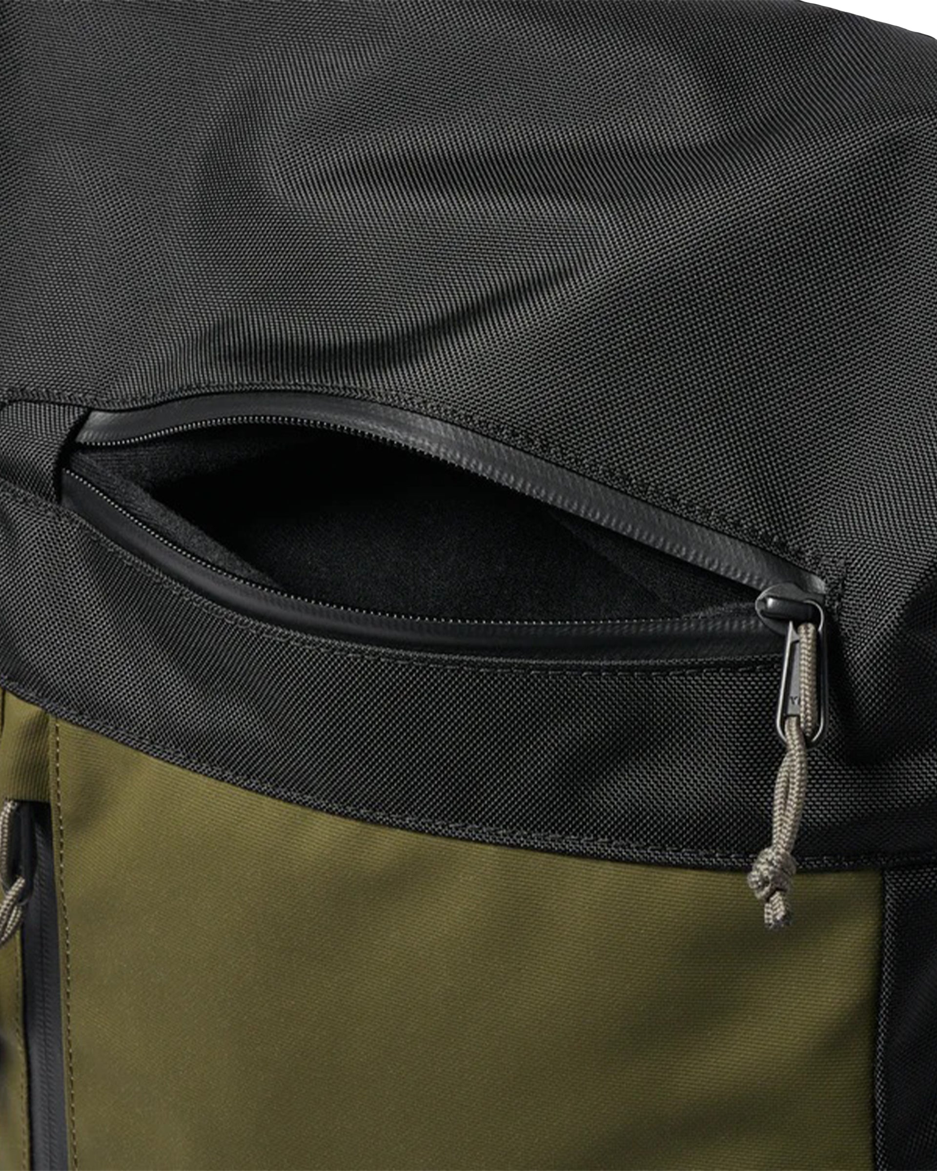 Passenger 27L 2.0 Bag