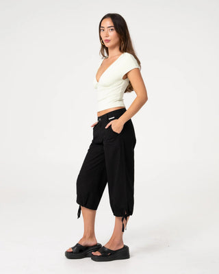 Women's Cameron Low Rise Relaxed Capri Pant - Black