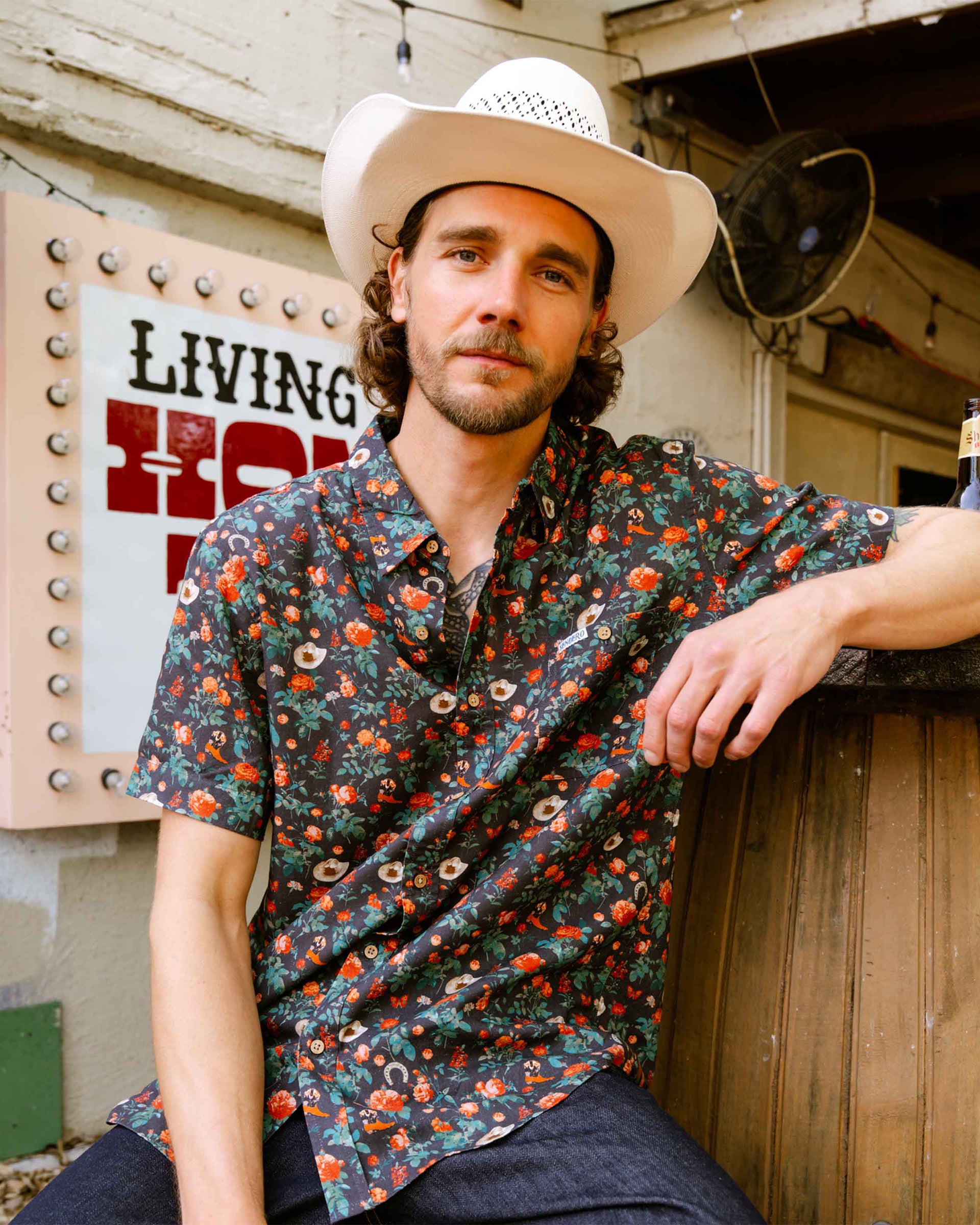 Sendero Provisions Co. City Slicker Short Sleeve Shirt - Desert Rose Charcoal