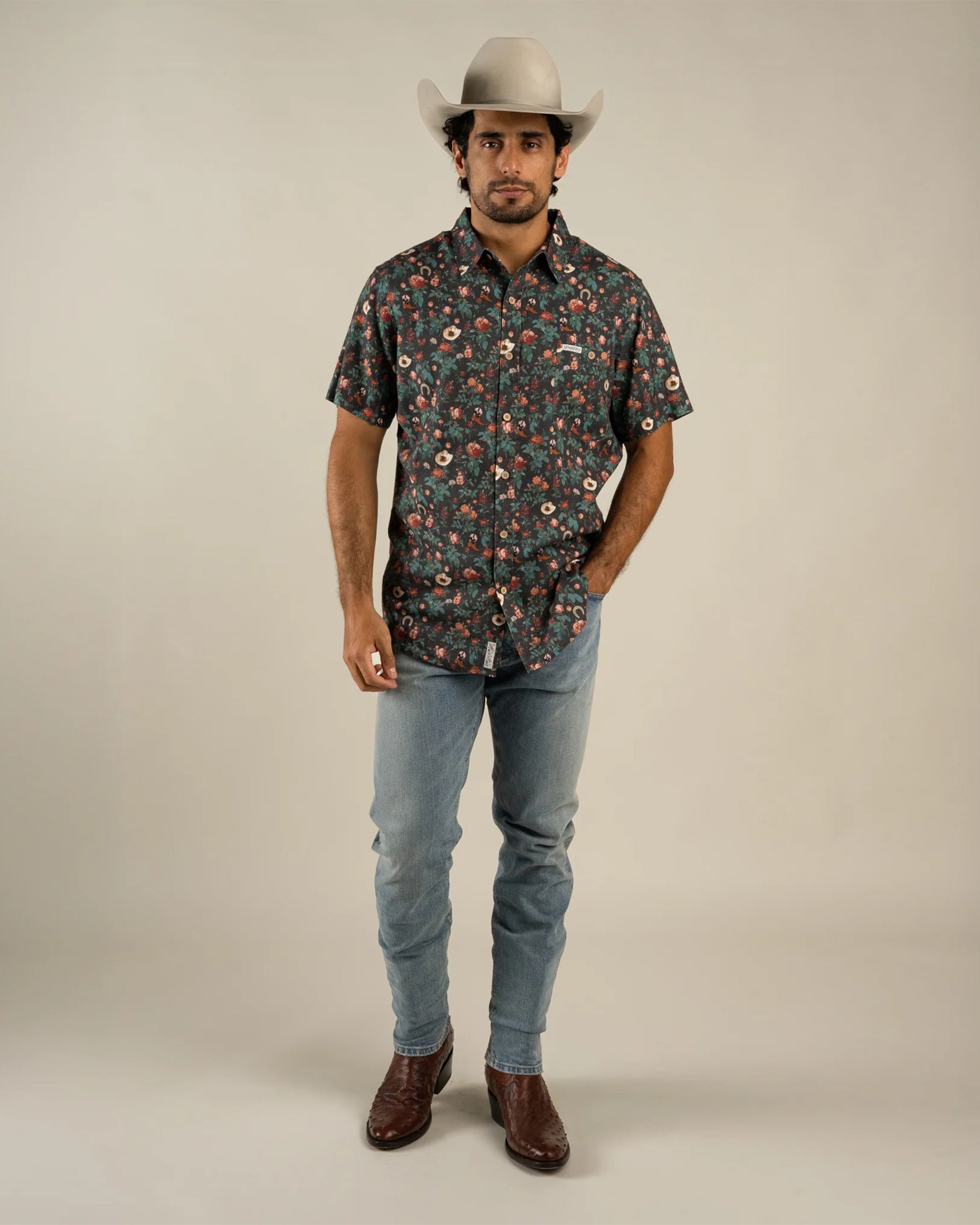 Sendero Provisions Co. City Slicker Short Sleeve Shirt - Desert Rose Charcoal