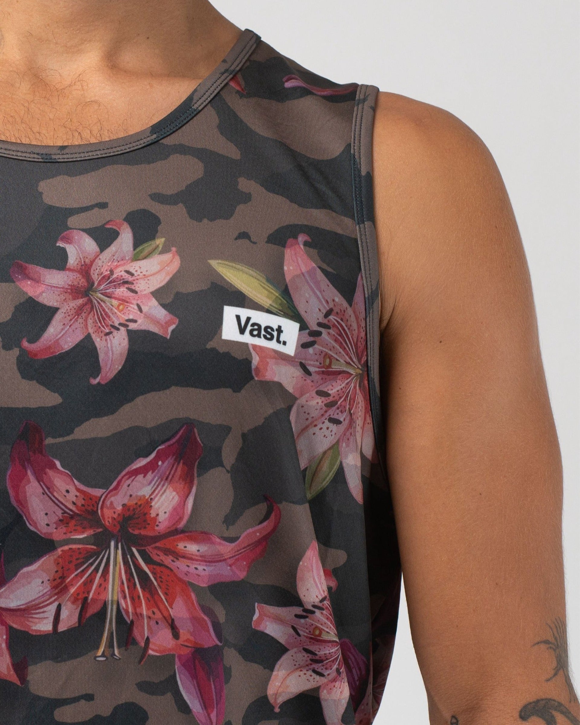 Vast. Men's Aqua Terra Floral Blend Camo Tech Tank Top - Camo