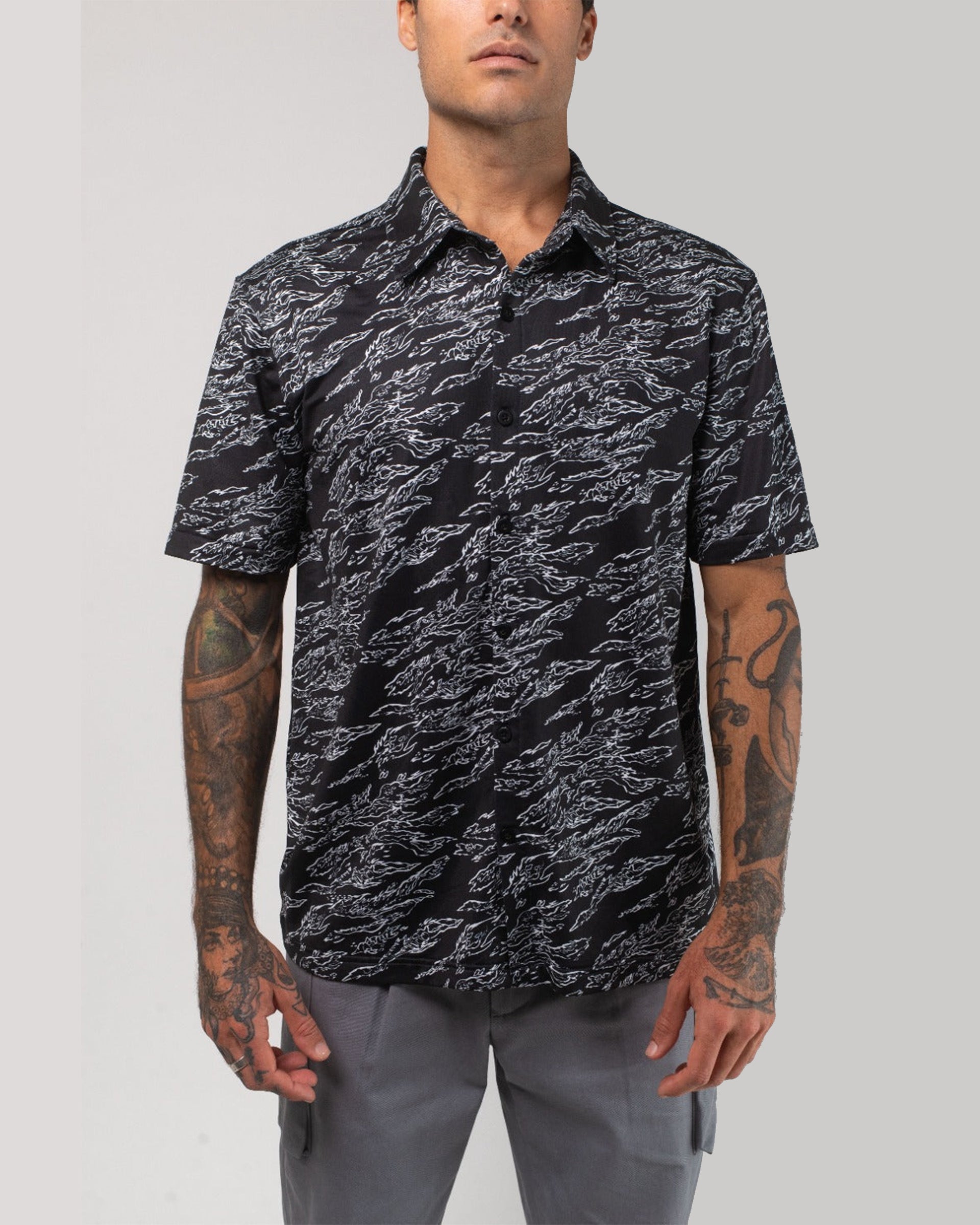 Vast. Men's Aqua Terra Midnight Camo Tech Button Up Shirt - Black