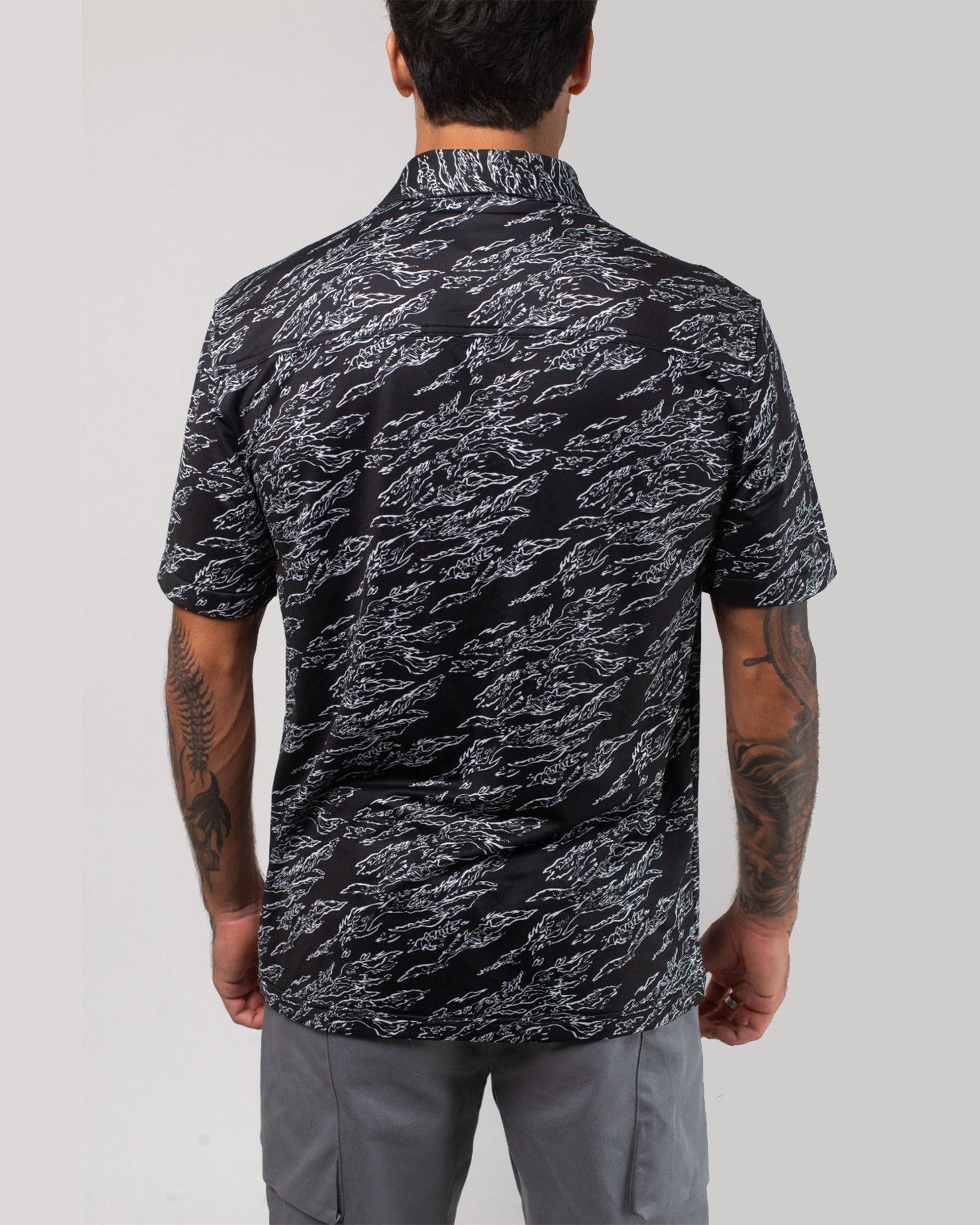 Vast. Men's Aqua Terra Midnight Camo Tech Button Up Shirt - Black