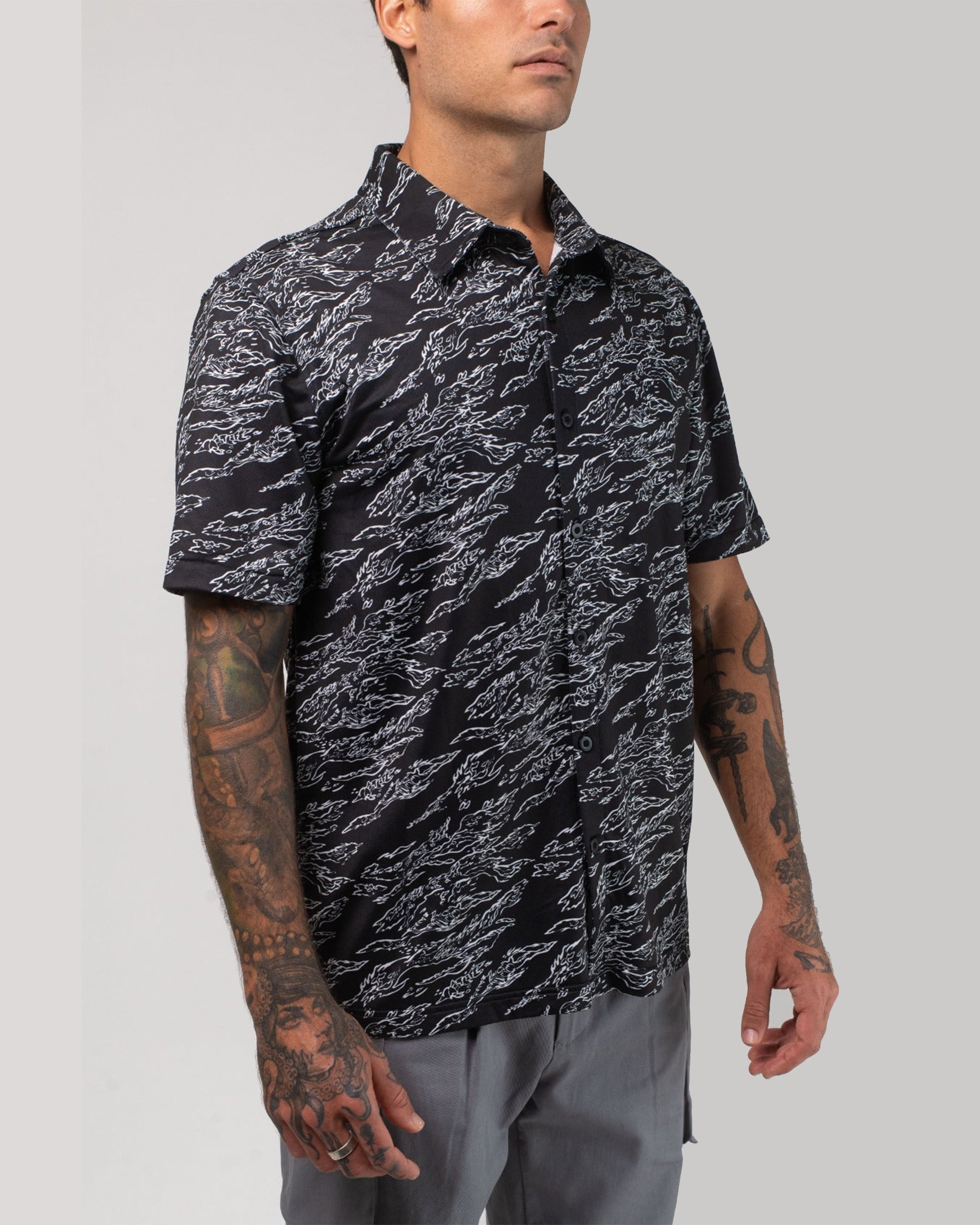 Vast. Men's Aqua Terra Midnight Camo Tech Button Up Shirt - Black