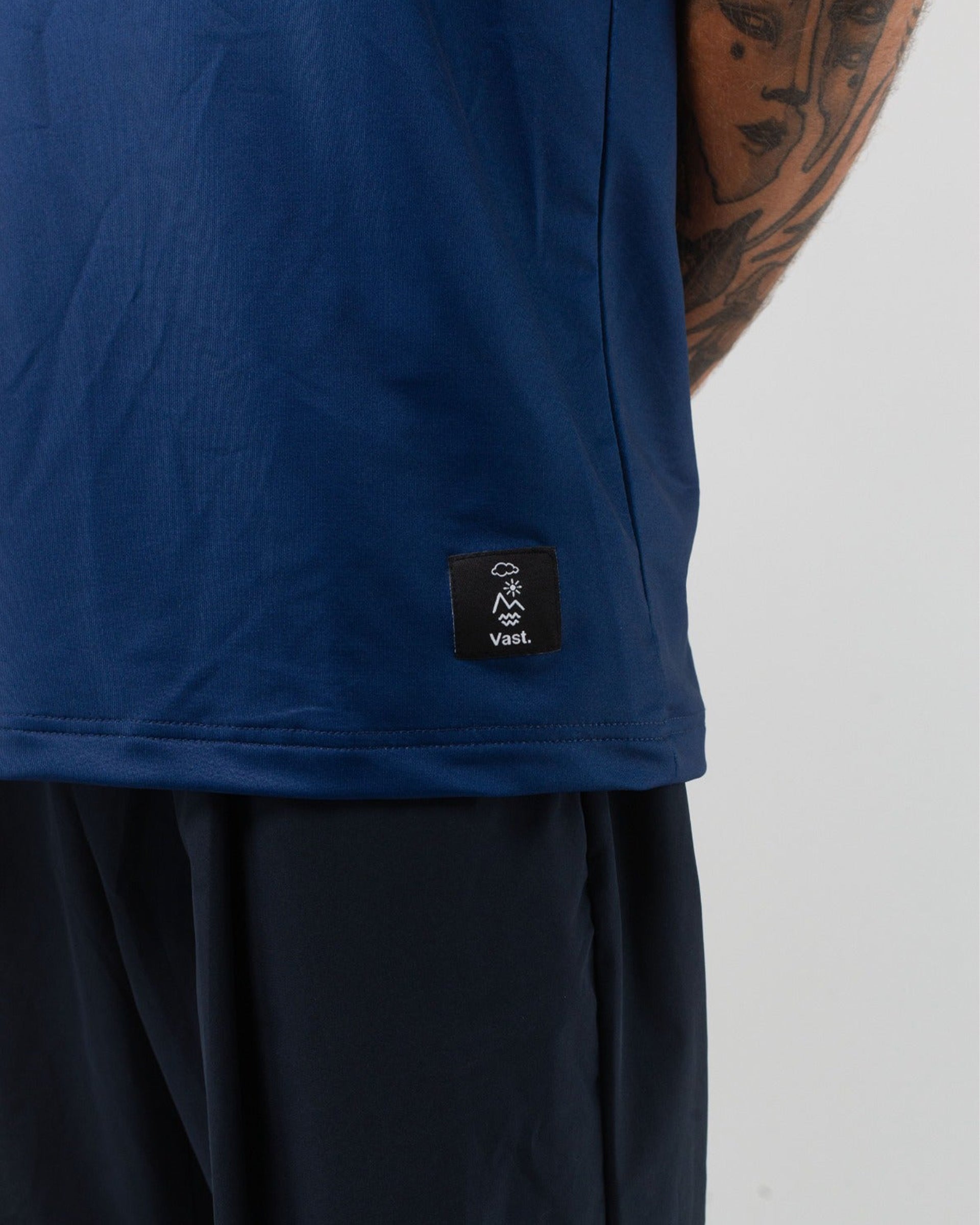 Vast. Men's Aqua Terra Elements Tech Tank - Navy