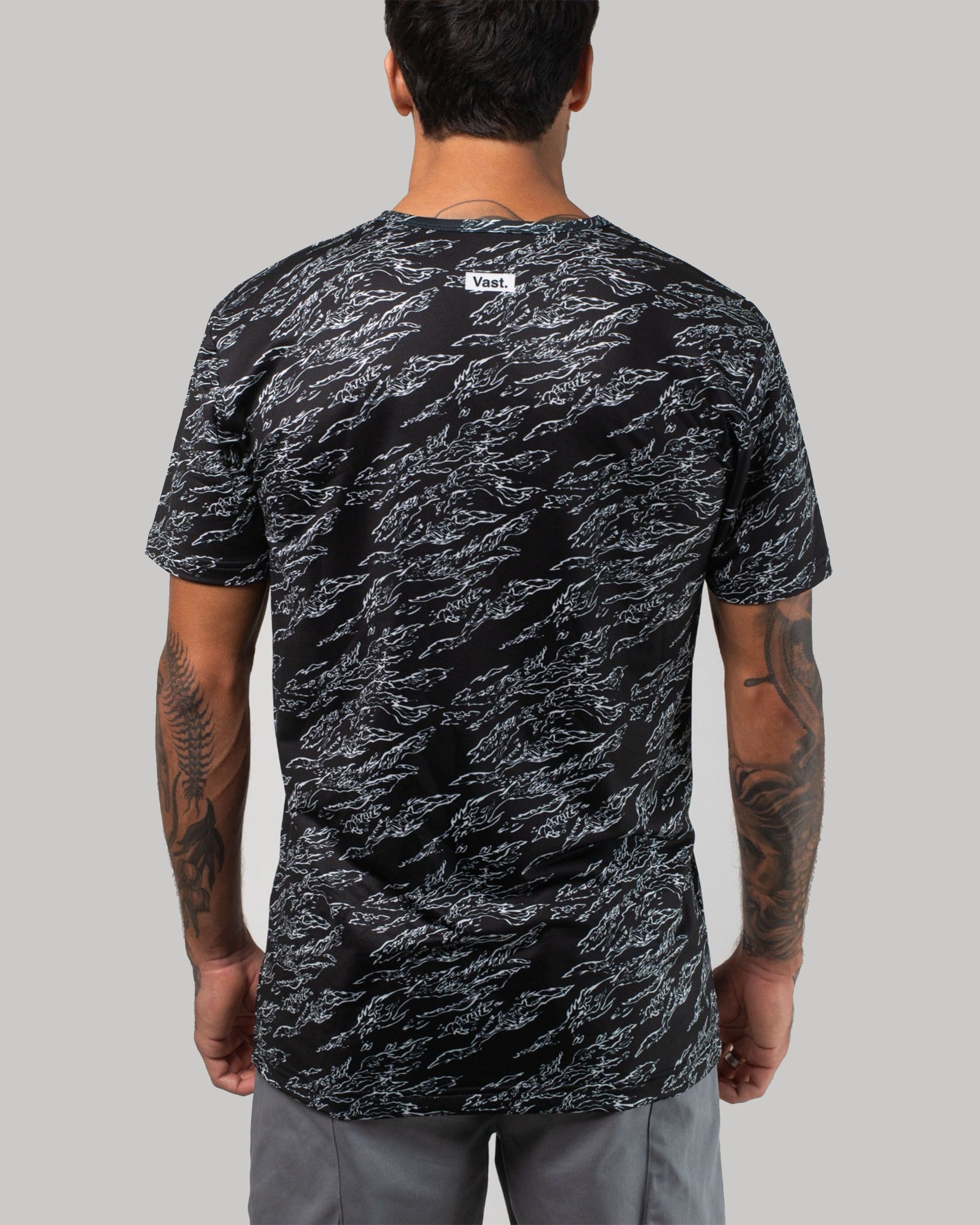 Vast. Men's Aqua Terra Shadow Camo Tech Short Sleeve T-Shirt - Black