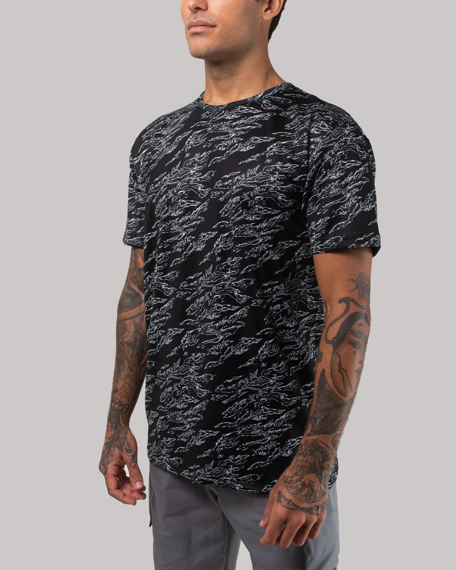 Vast. Men's Aqua Terra Shadow Camo Tech Short Sleeve T-Shirt - Black