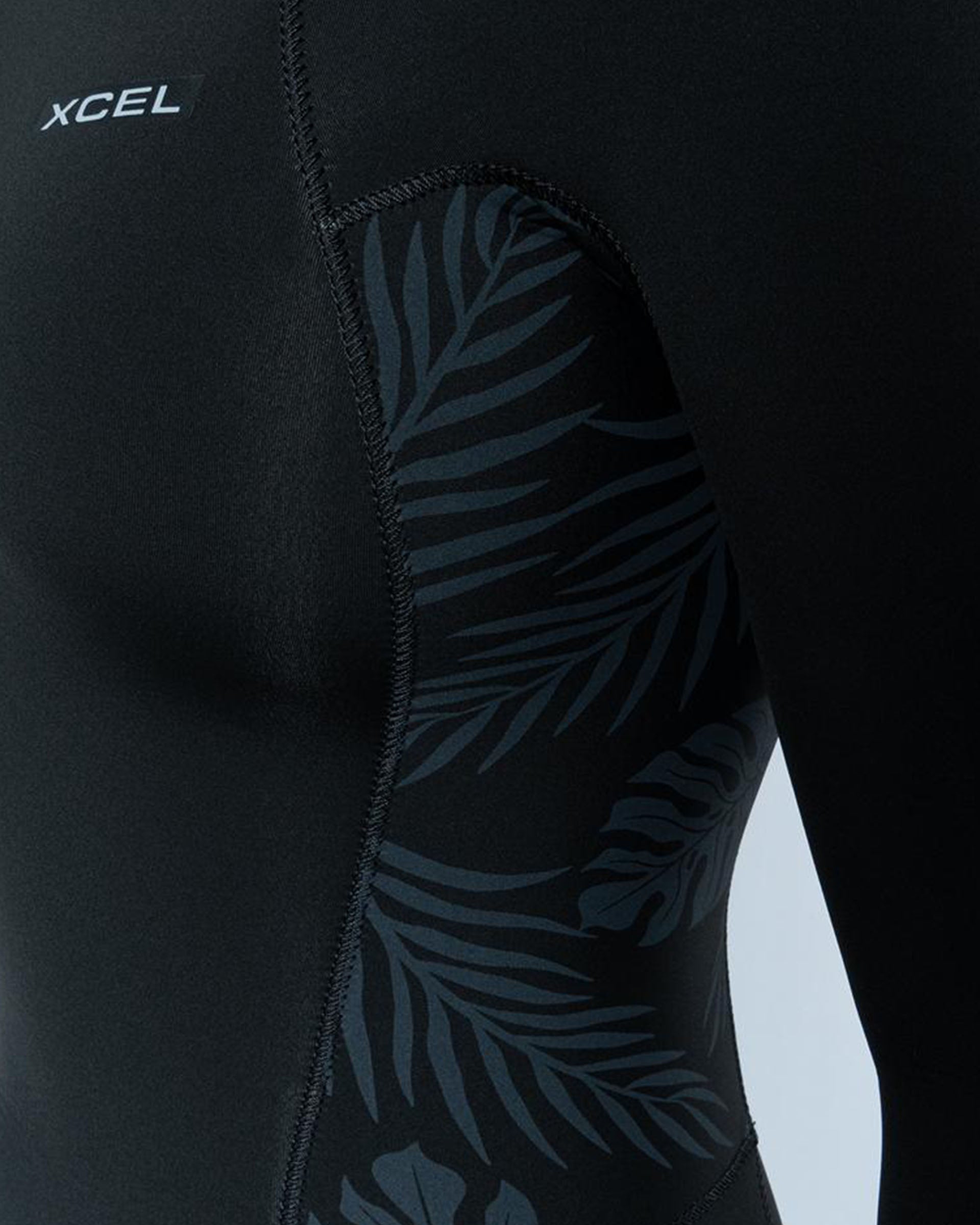 Xcel Women's Axis Back Zip Full Wetsuit 5/4mm - Black/Palm-Monstera Print