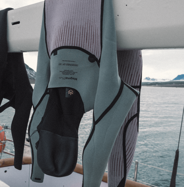 Manera Men's Magma Meteor 6/4mm Chest Zip Hooded Fullsuit Wetsuit